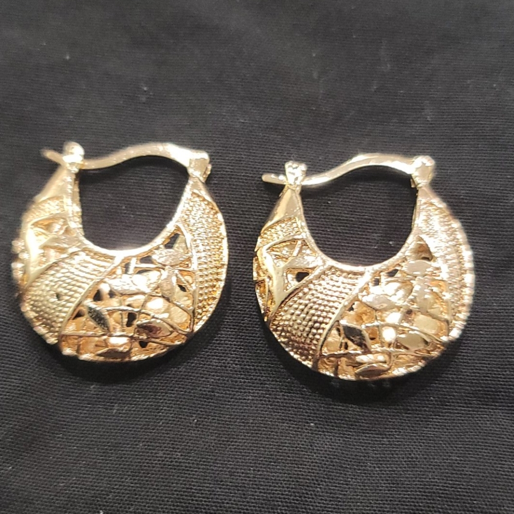 Gold basket earrings